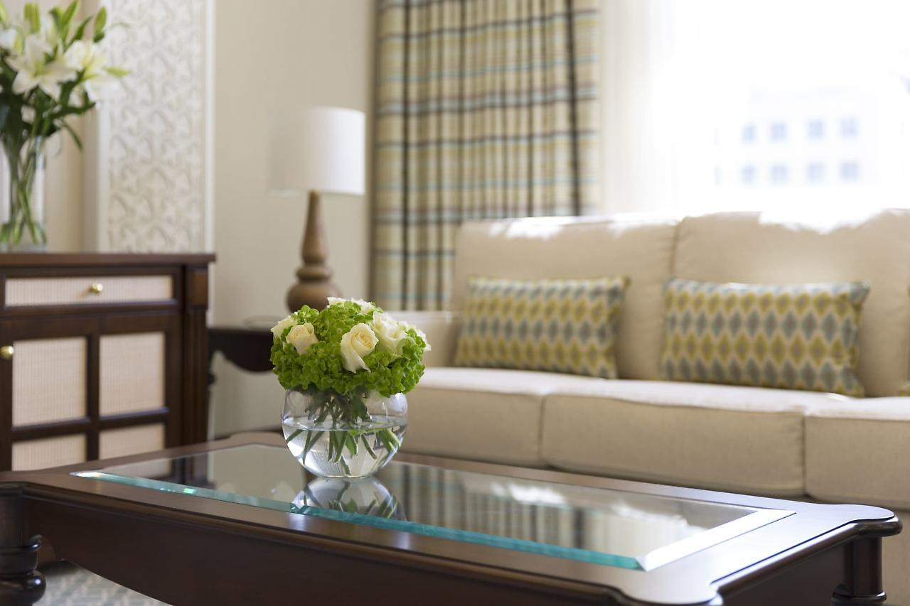 Al Najada Doha Hotel By Tivoli Екстериор снимка A living room at the Ritz-Carlton, Boston
