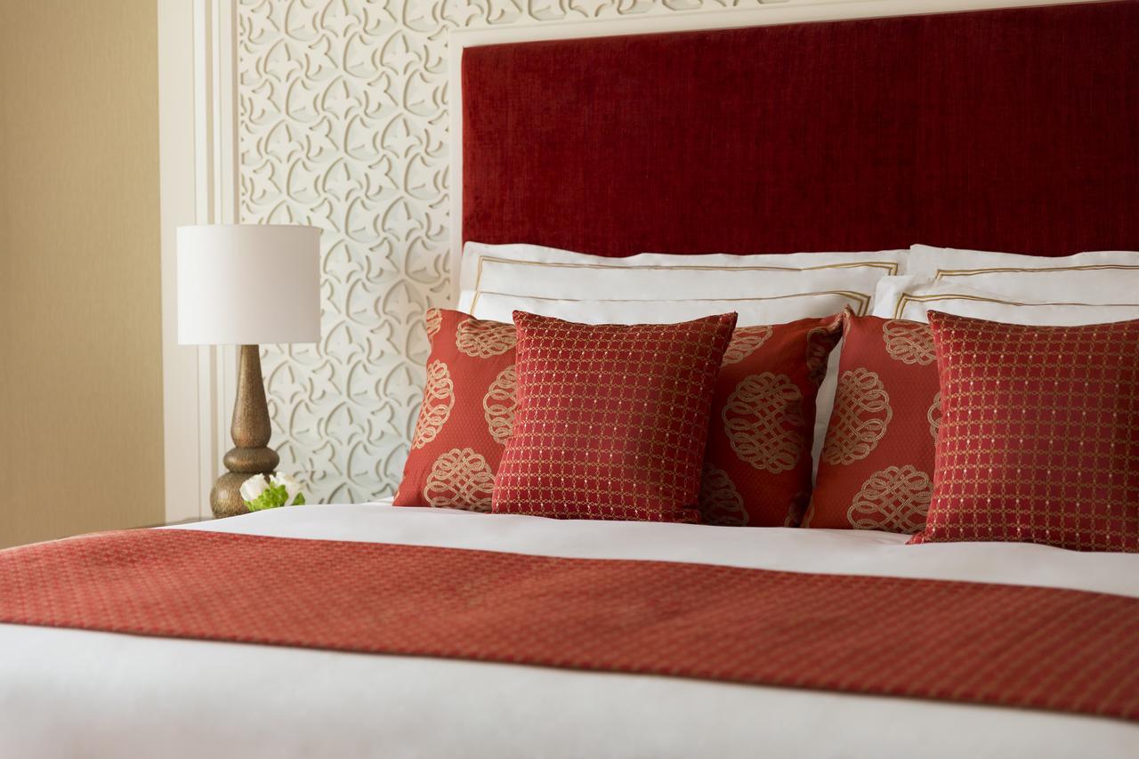 Al Najada Doha Hotel By Tivoli Екстериор снимка A bed with cushions
