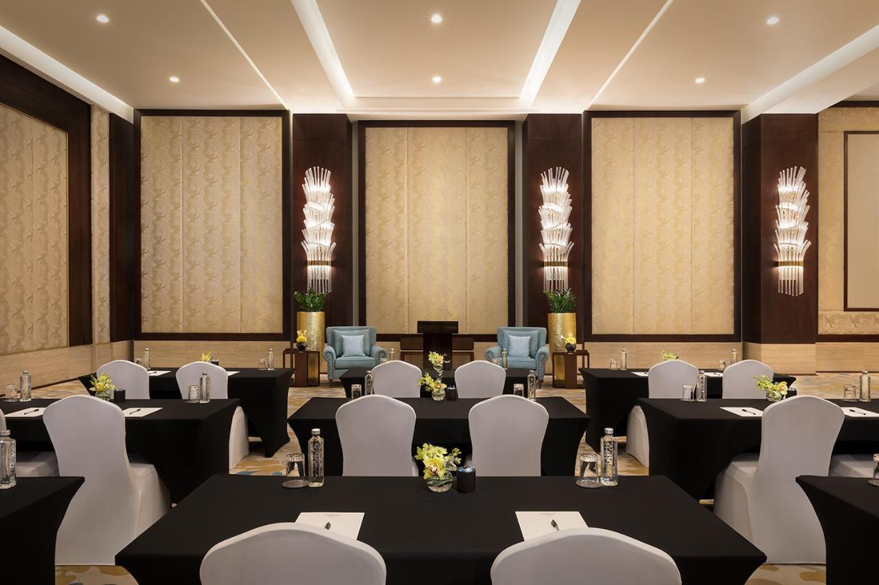 Al Najada Doha Hotel By Tivoli Екстериор снимка The Royal Meeting Room
